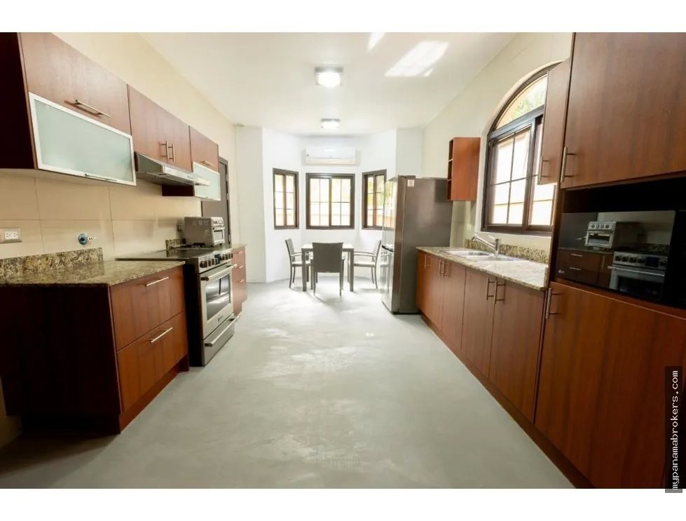 Venta de casa amoblada en residencial el doral, costa sur, panamá