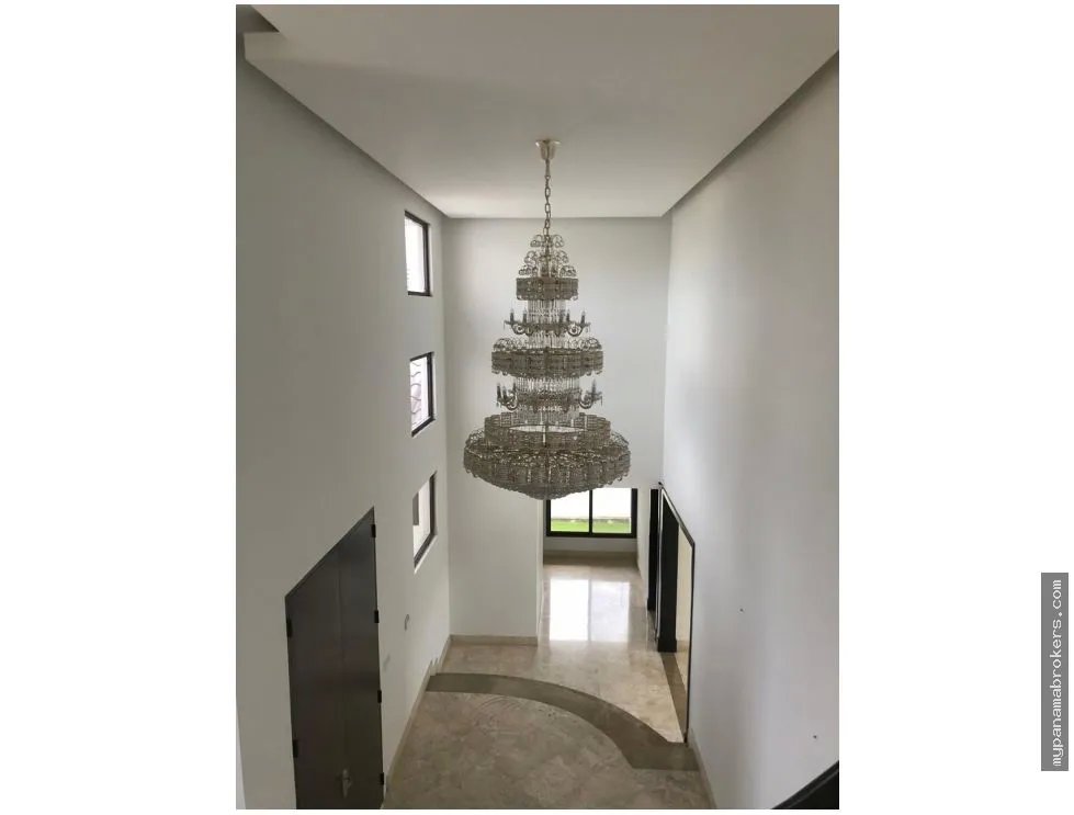 Venta o alquiler de casa vacía en paseo del parque, costa del este