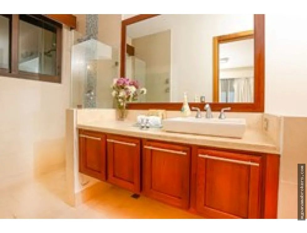 Venta de apartamento vacío en ph altamar, casamar, san carlos