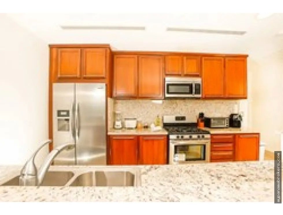 Venta de apartamento vacío en ph altamar, casamar, san carlos