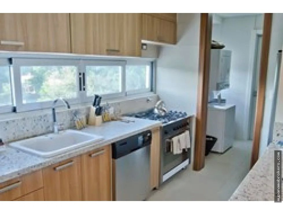 Venta de apartamentos en bahia, nueva gorgona, san carlos