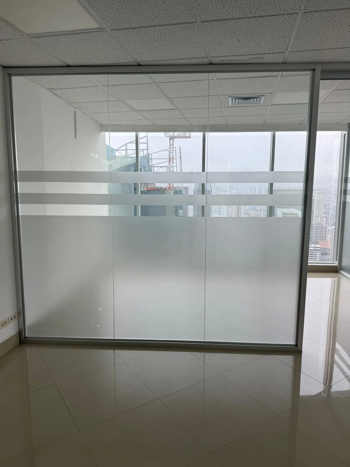 Oficina en alquiler en f&f tower panamá con vista panorámica en calle ...