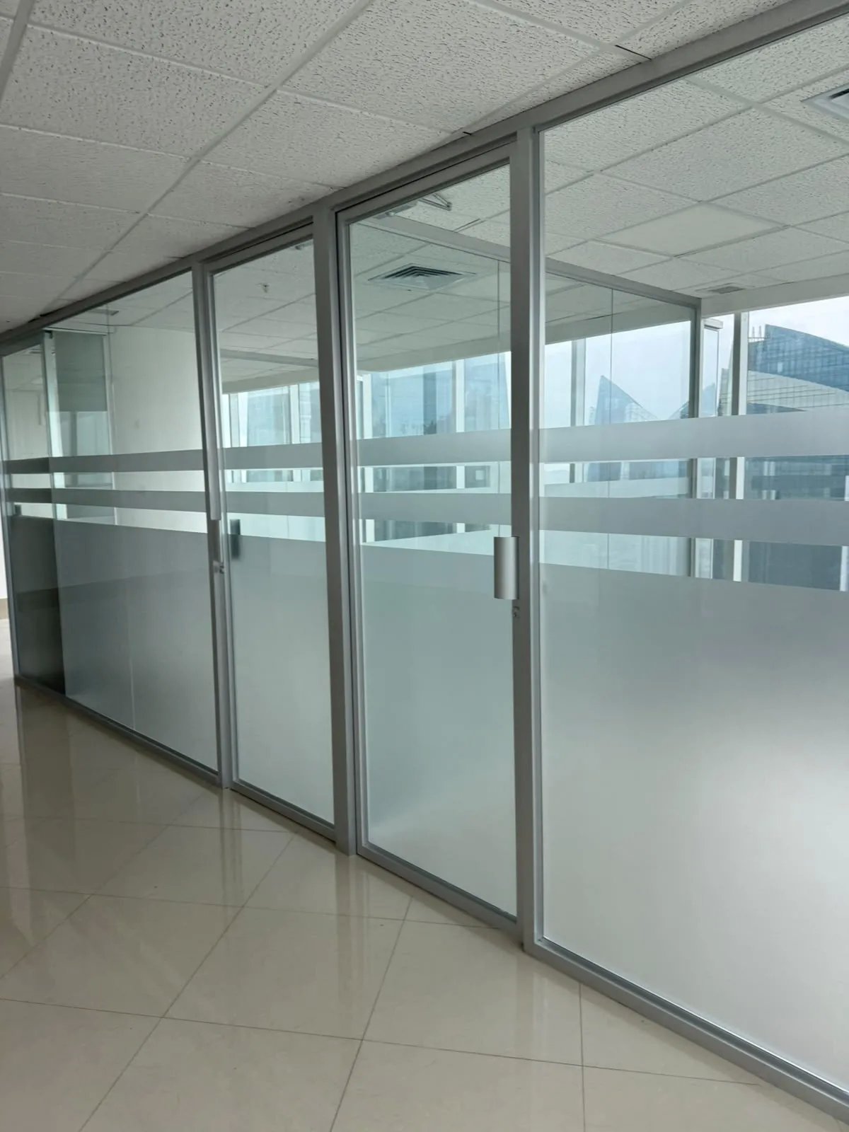Oficina en alquiler en f&f tower panamá con vista panorámica en calle 50