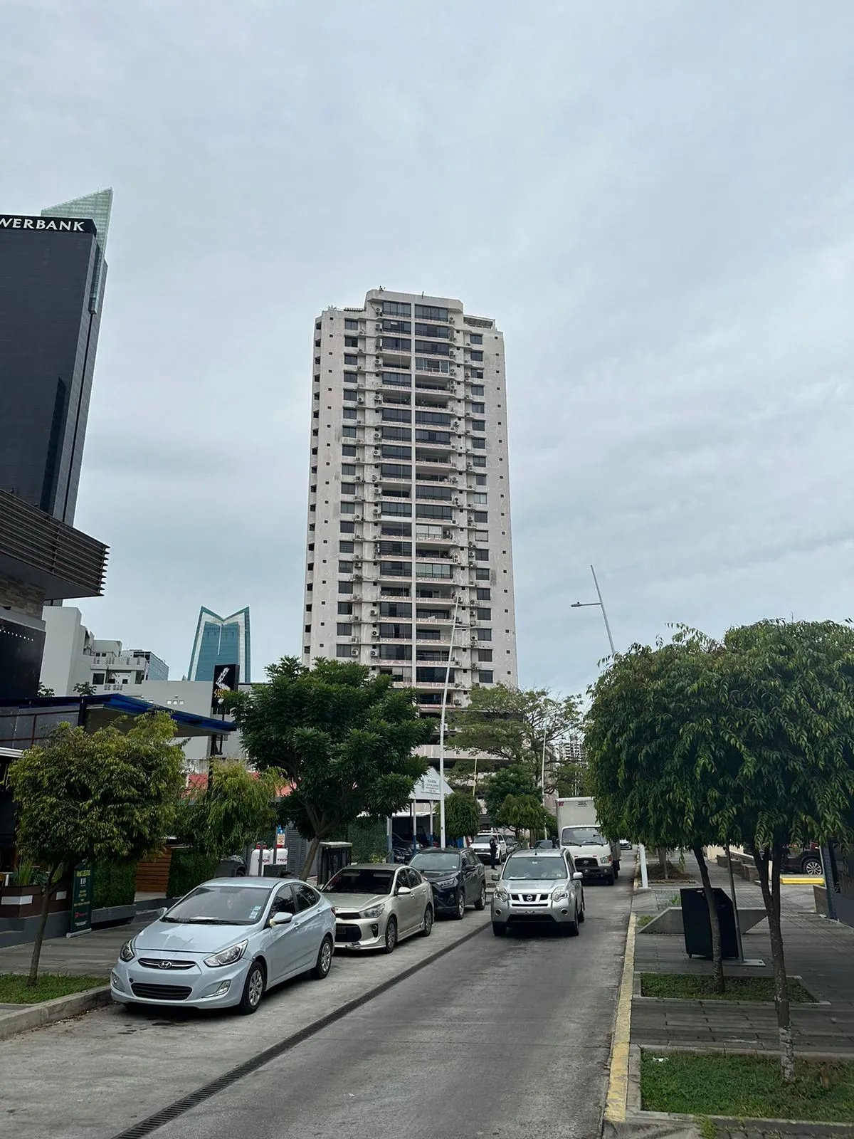 Venta de apartamento ph torre ebbelle, marbella