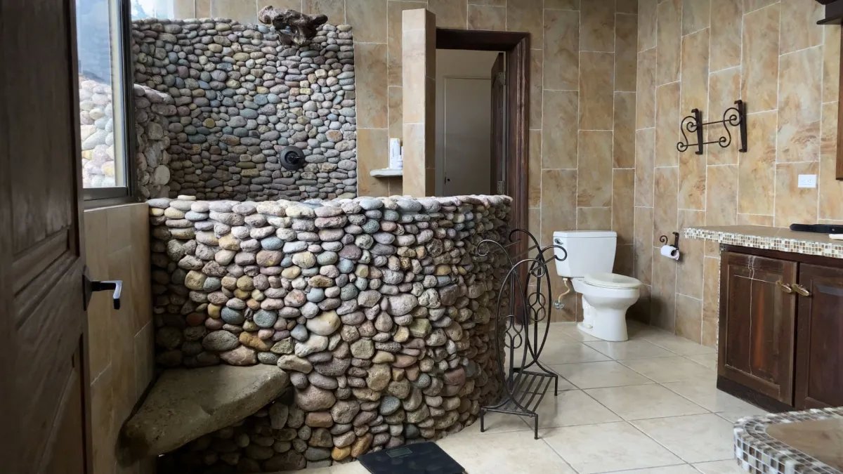 Se vende casa comercial en Llano Bonito, Juan Diaz