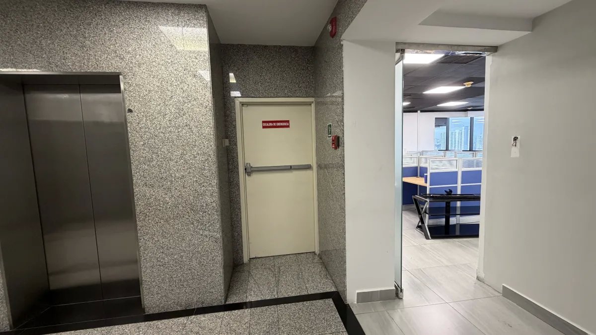 ALQUILER DE OFICINA AMOBLADA EN PLAZA BANCO GENERAL, CALLE 50