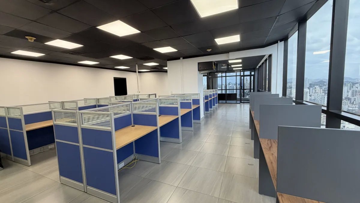 ALQUILER DE OFICINA AMOBLADA EN PLAZA BANCO GENERAL, CALLE 50