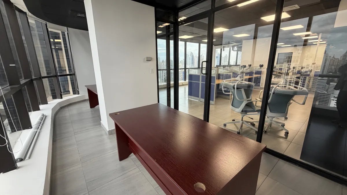 ALQUILER DE OFICINA AMOBLADA EN PLAZA BANCO GENERAL, CALLE 50