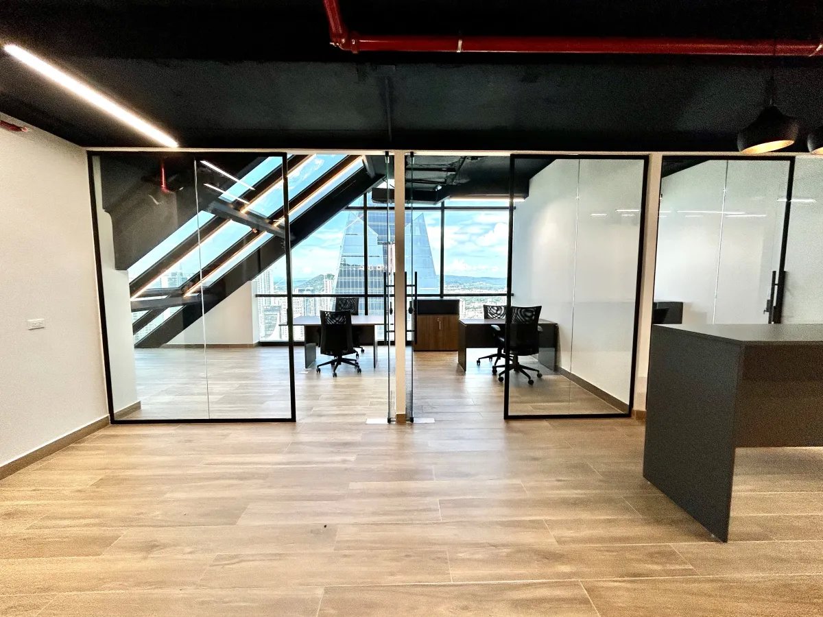 Oficina Amoblada de 154m² en Tower Financial Center, Calle 50  Lista para Ocupar
