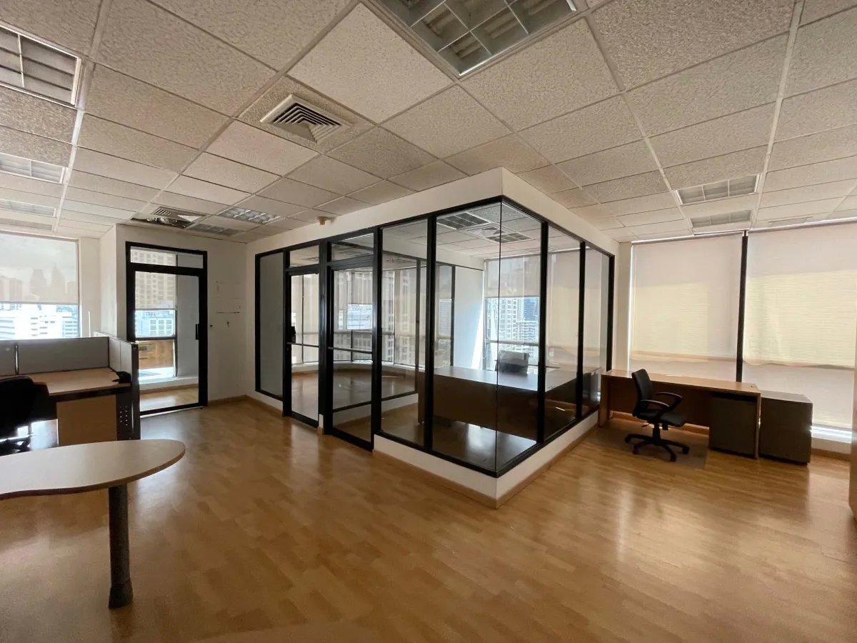 Oficina Amoblada de 175m² en Plaza Banco General, Calle 50  ¡Con Luz y Mantenimiento!