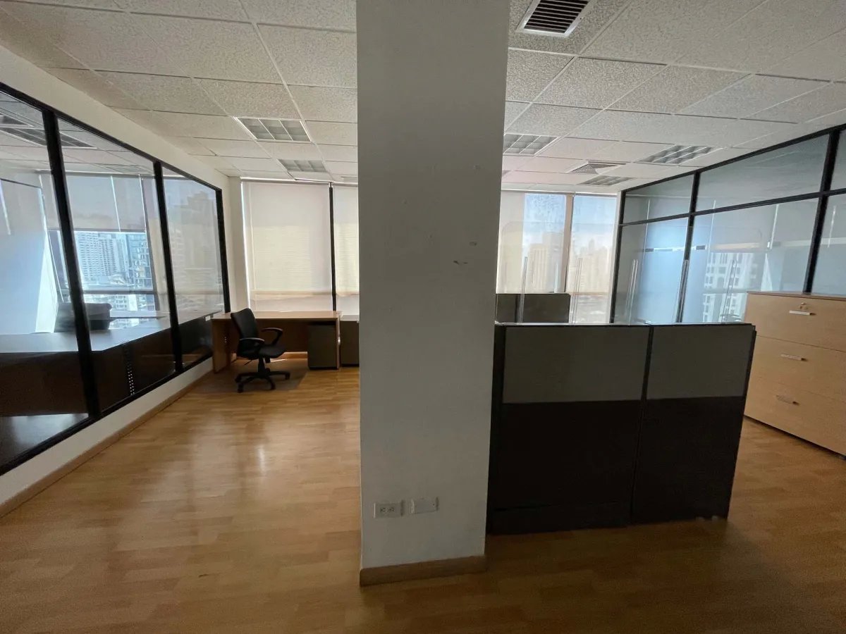 Oficina Amoblada de 175m² en Plaza Banco General, Calle 50  ¡Con Luz y Mantenimiento!