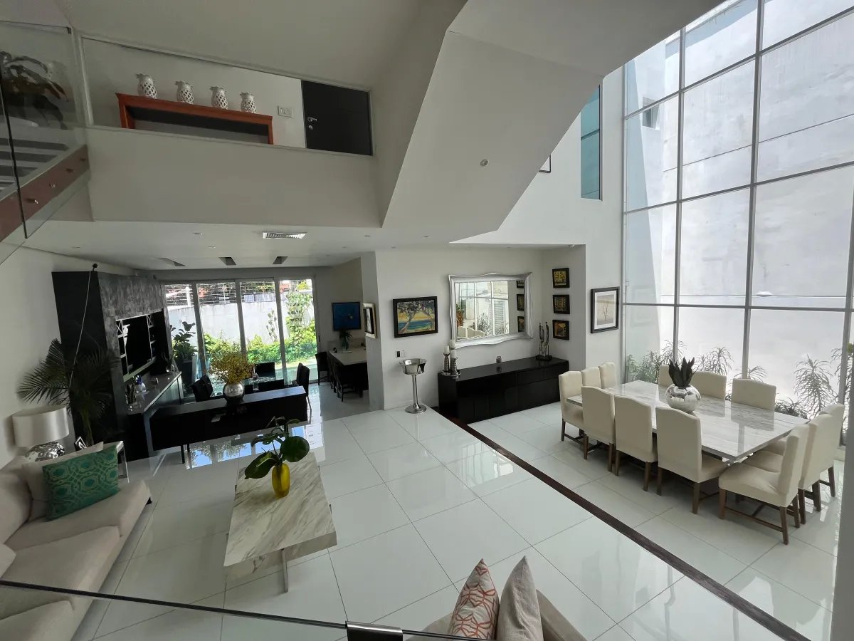 Duplex Moderno con Piscina en Altos del Golf