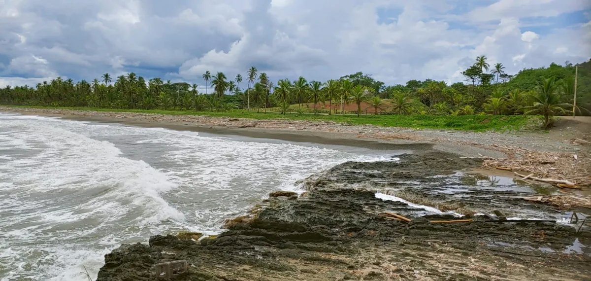 Paraiso Caribeño en Cuango  Terreno Titulado Frente a la Playa.