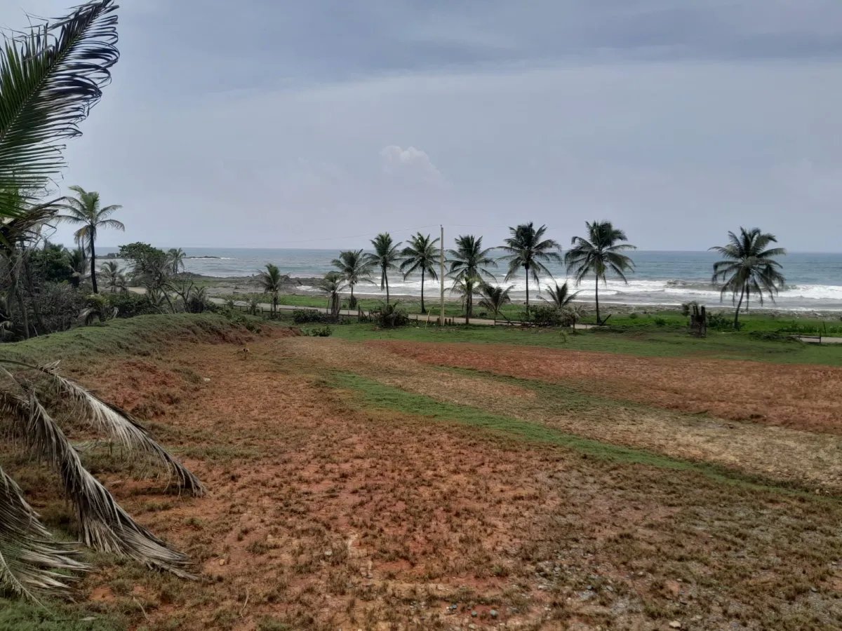 Paraiso Caribeño en Cuango  Terreno Titulado Frente a la Playa.