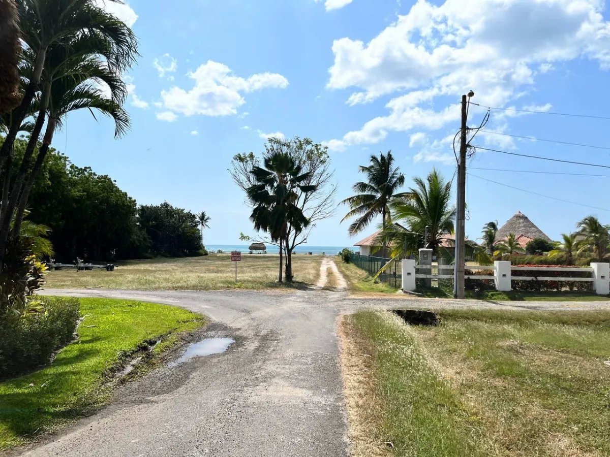 Oportunidad Única en la Riviera Pacífica: Terreno Estratégico a Minutos del Mar con Alto Potencial de Desarrollo