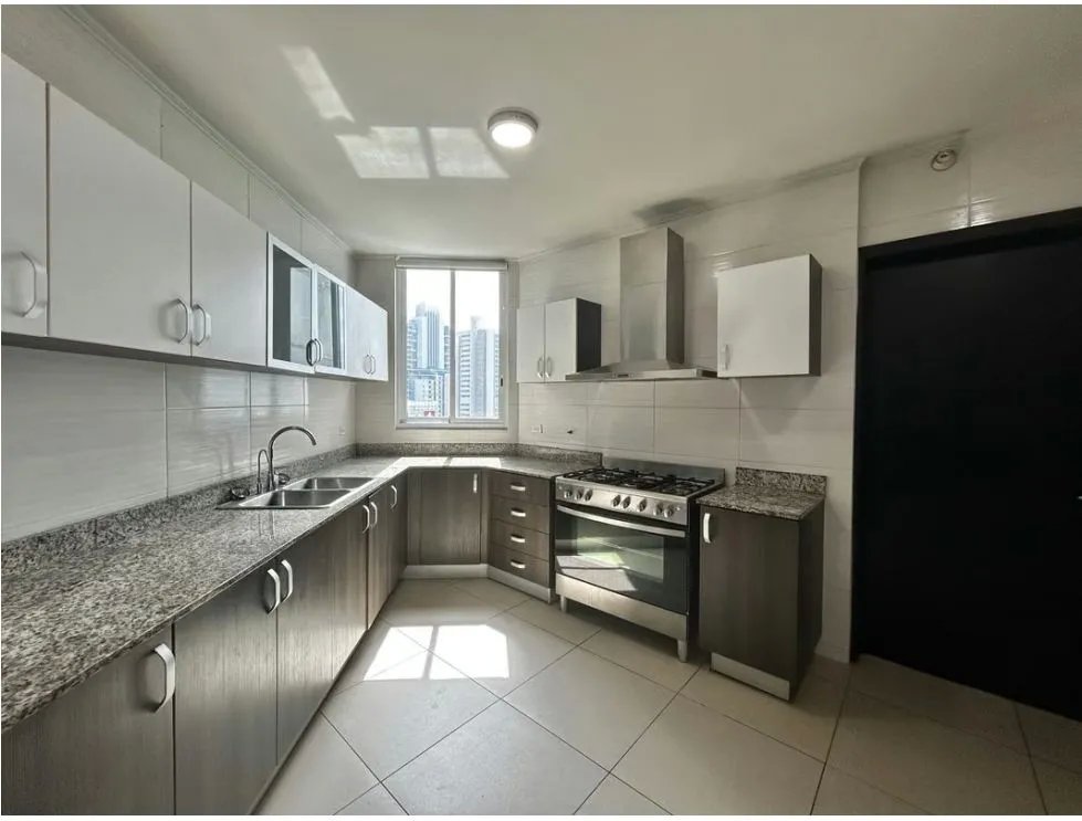 Alquiler de apartamento amoblado en PH Country Club, Costa del Este