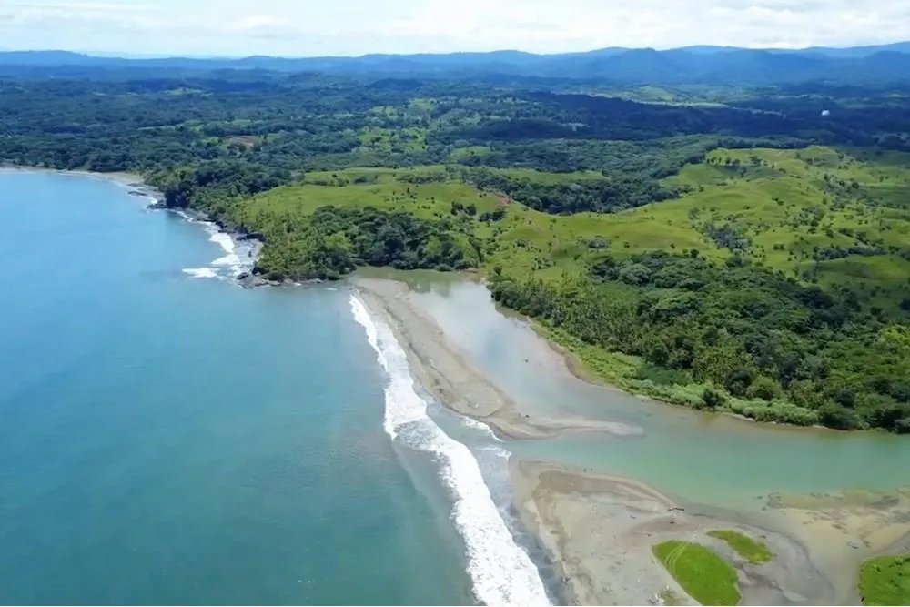 Venta de Terreno frente al Mar en Cuango, Colon
