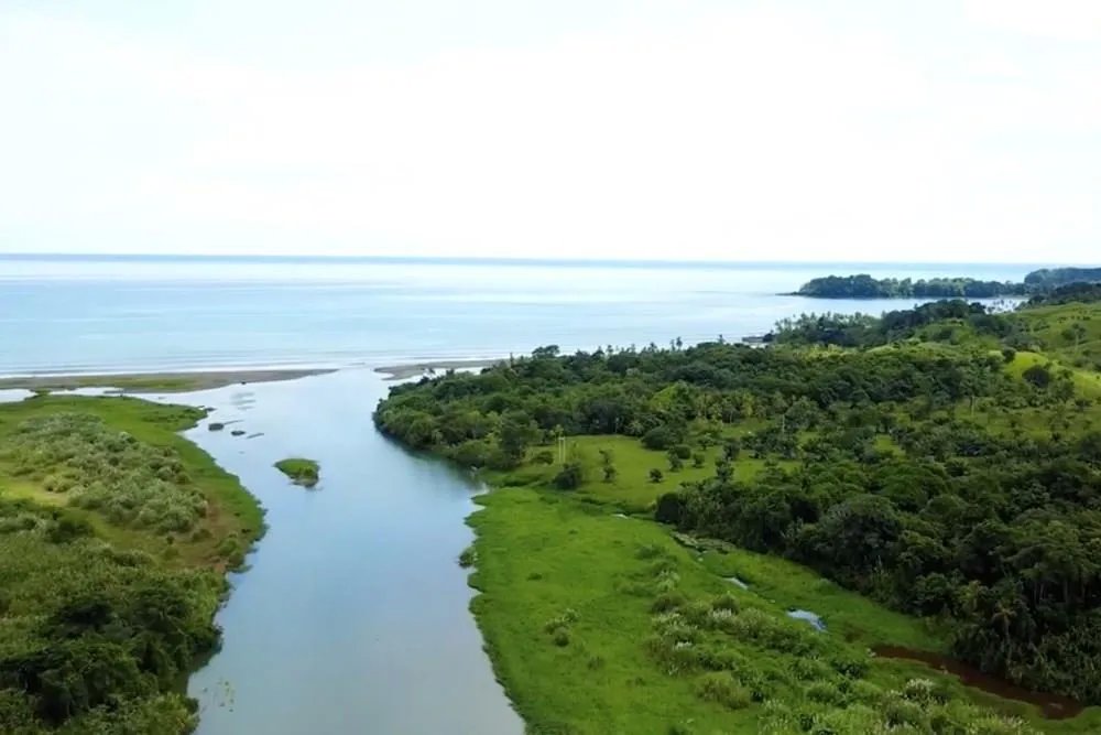 Venta de Terreno frente al Mar en Cuango, Colon