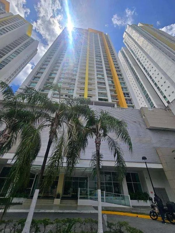 Venta de apartamento en PH King's Park, Condado del Rey