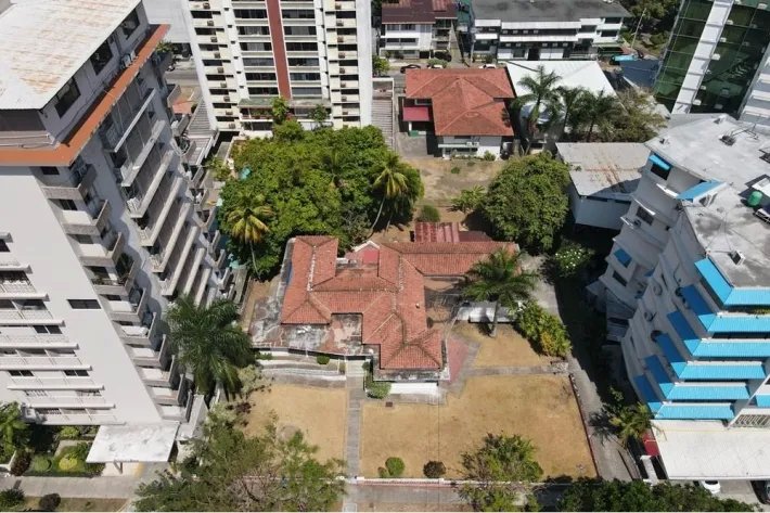 Land for sale in El Cangrejo, Panama