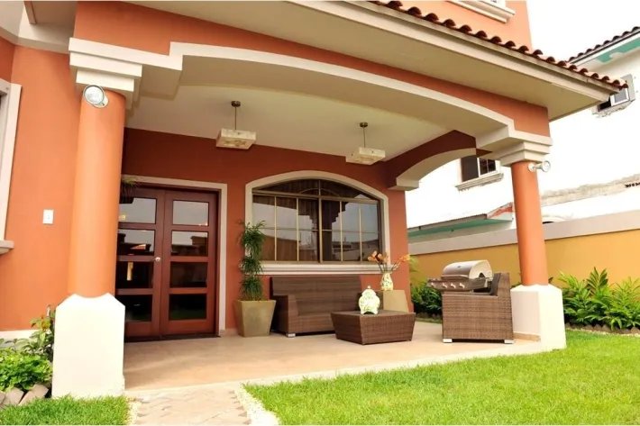House for sale in El Doral, Costa Sur
