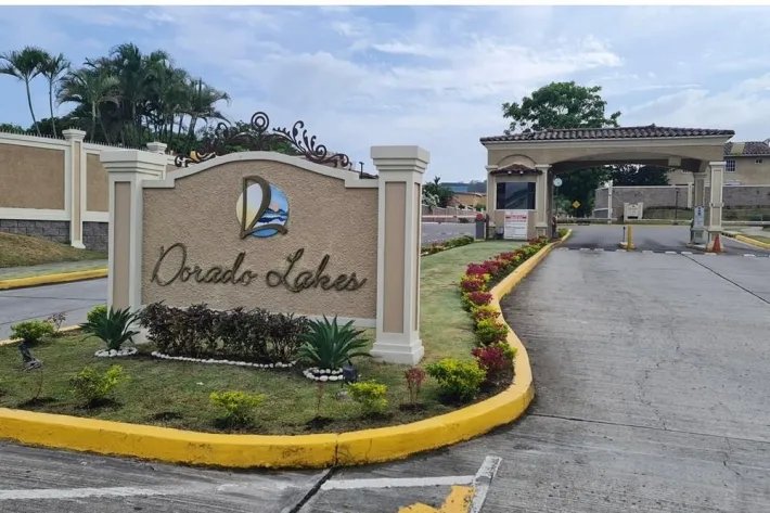 Duplex house for rent in Dorado Lakes, Condado del Rey