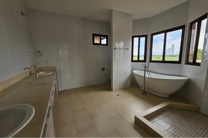 House for sale in El Doral, Costa Sur