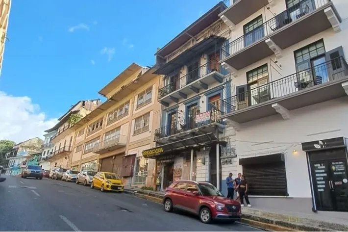 Sale of building with approved preliminary project on Avenida B, Casco Viejo