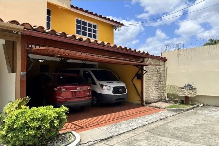 House for sale in Altos de Panama