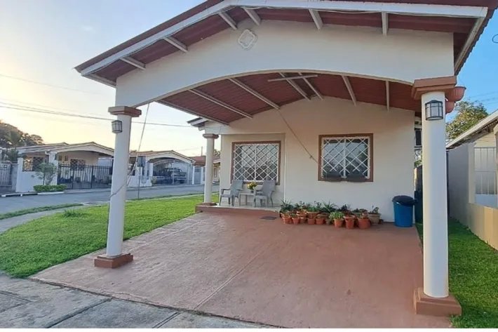 House for rent with white appliances in Verde Real, La Chorrera