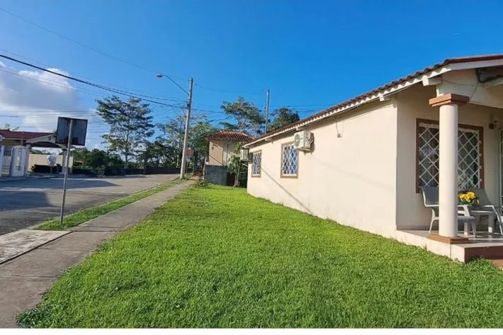 House for rent with white appliances in Verde Real, La Chorrera