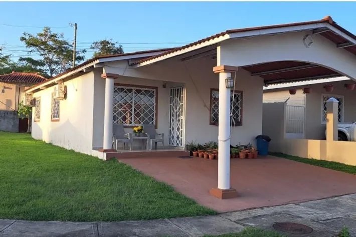 House for rent with white appliances in Verde Real, La Chorrera