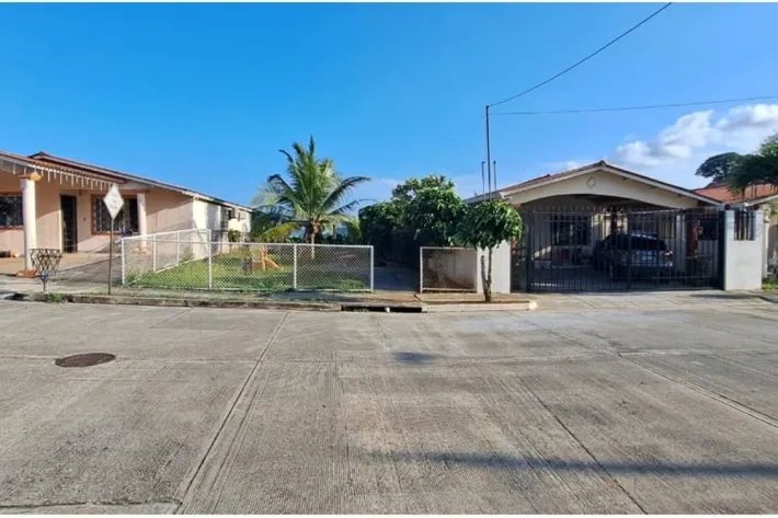 House for rent with white appliances in Verde Real, La Chorrera