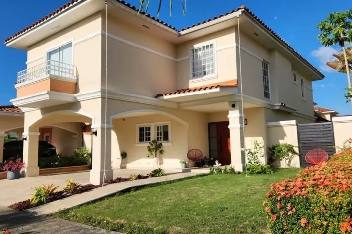 House for sale in Villa Valencia, Costa Sur