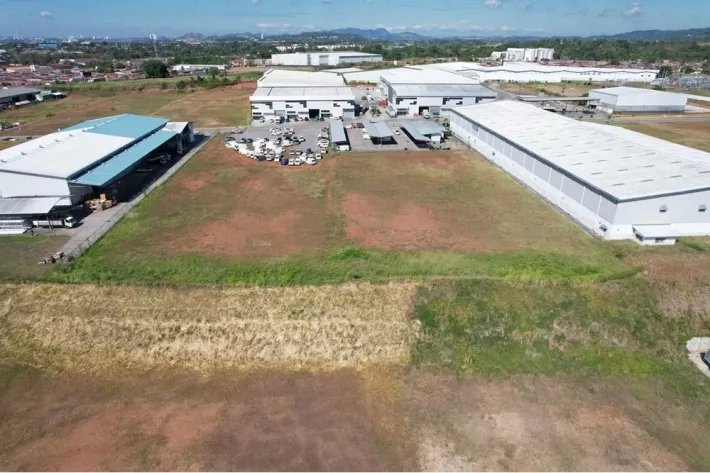 Se vende terreno en Tocumen Commercial Park