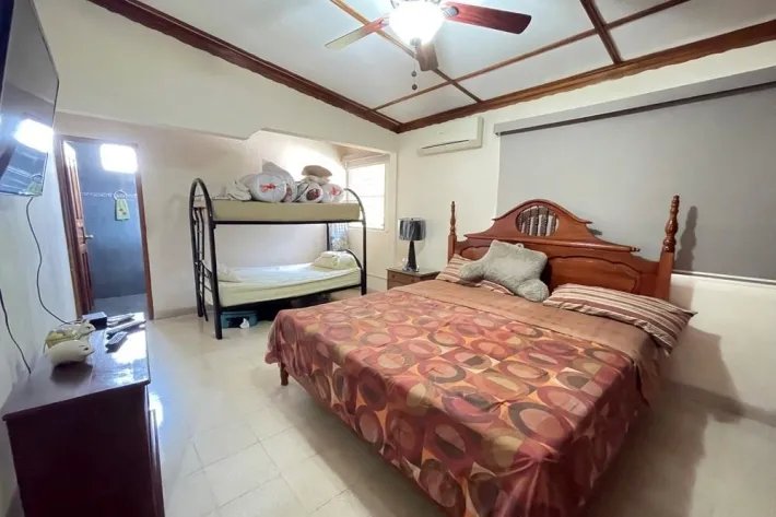 House for sale with two independent residences at Betania, Panama