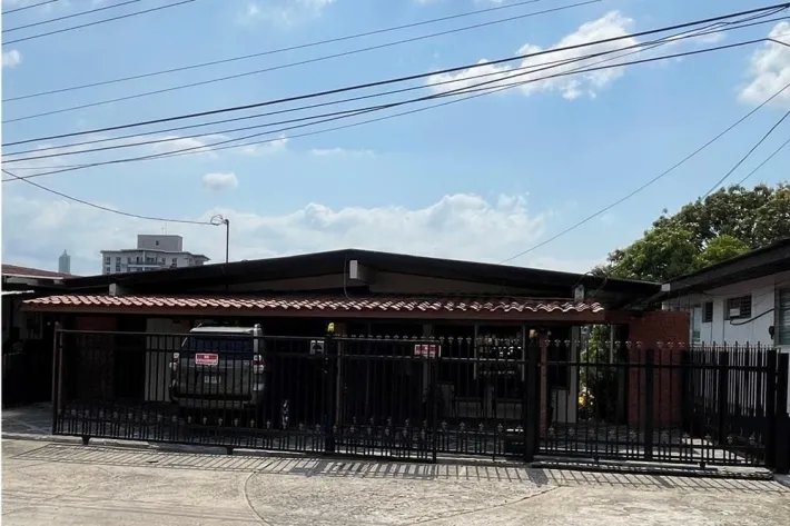 House for sale with two independent residences at Betania, Panama