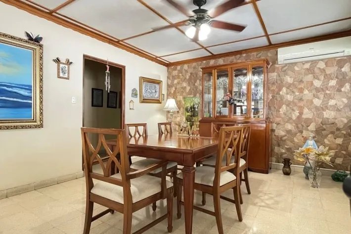 House for sale with two independent residences at Betania, Panama