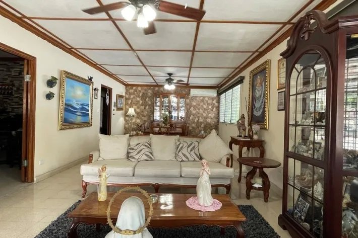 House for sale with two independent residences at Betania, Panama