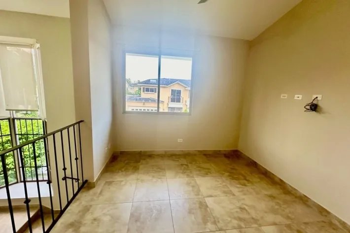 House for sale in Embassy Gardens, Clayton