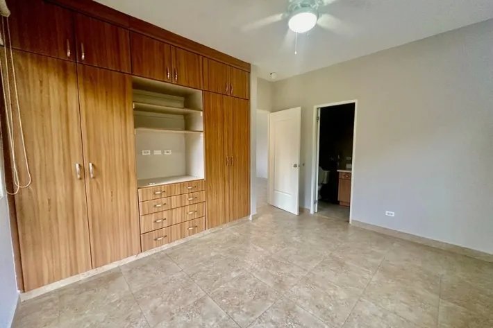 House for sale in Embassy Gardens, Clayton