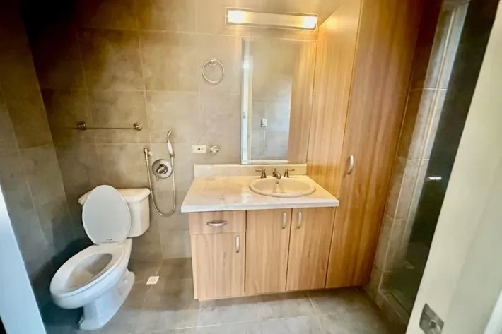 House for sale in Embassy Gardens, Clayton