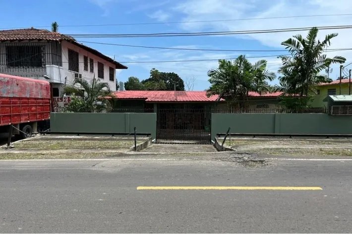 Venta de casa comercial en Juan Díaz, Panamá