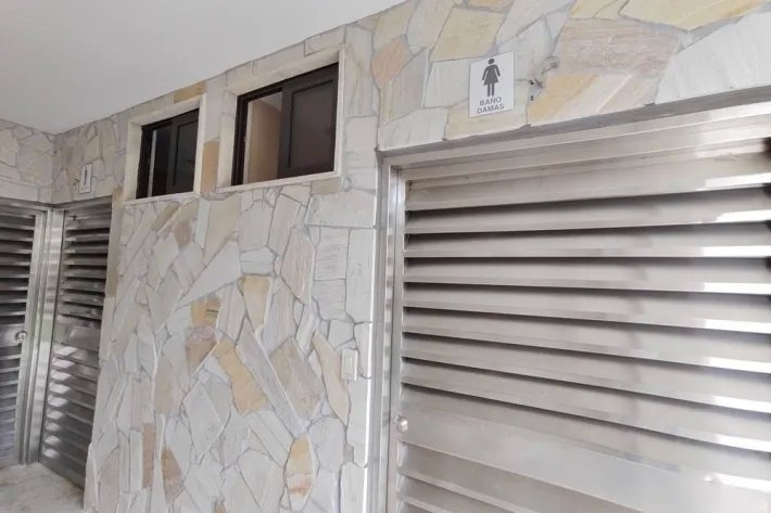 Venta de Town Home en Embassy Club, Clayton