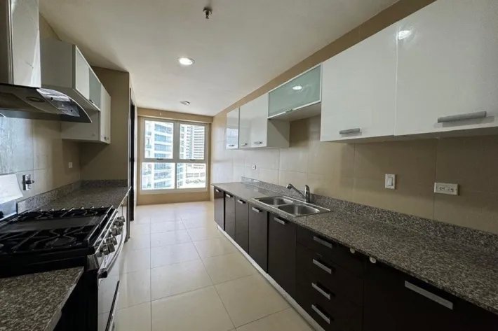 Ocean view apartment for rent in Punta Pacifica, Panama