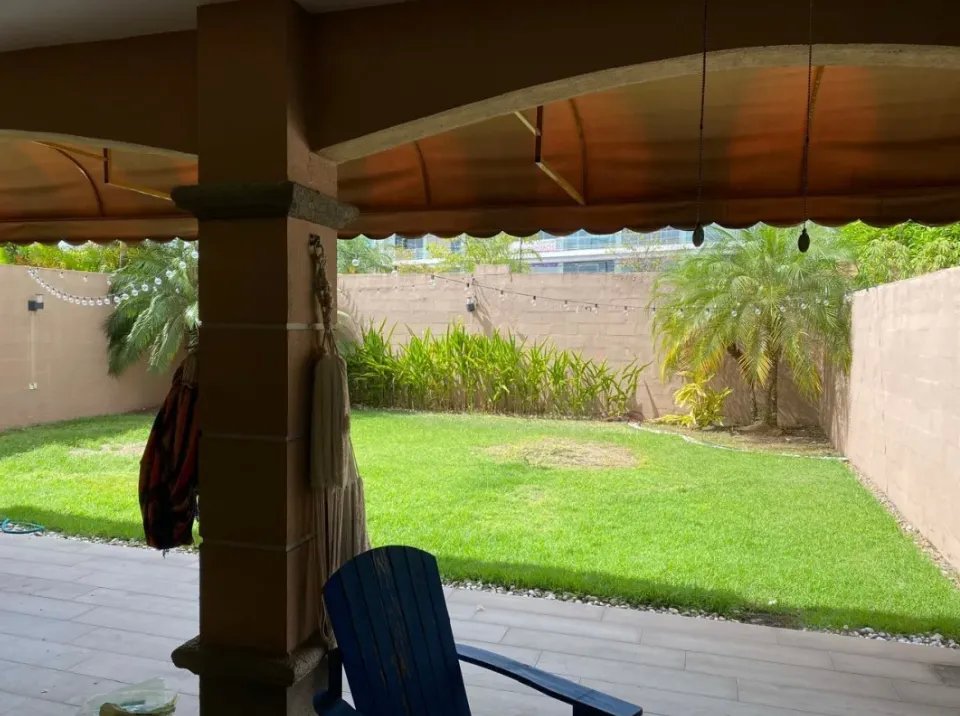 House For Sale in Versalles