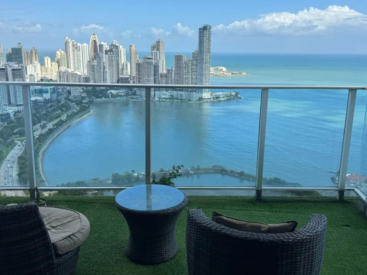 Apartment For Rent in Avenida Balboa
