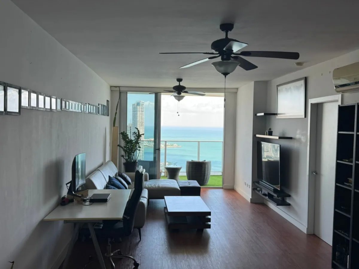 Apartment For Rent in Avenida Balboa