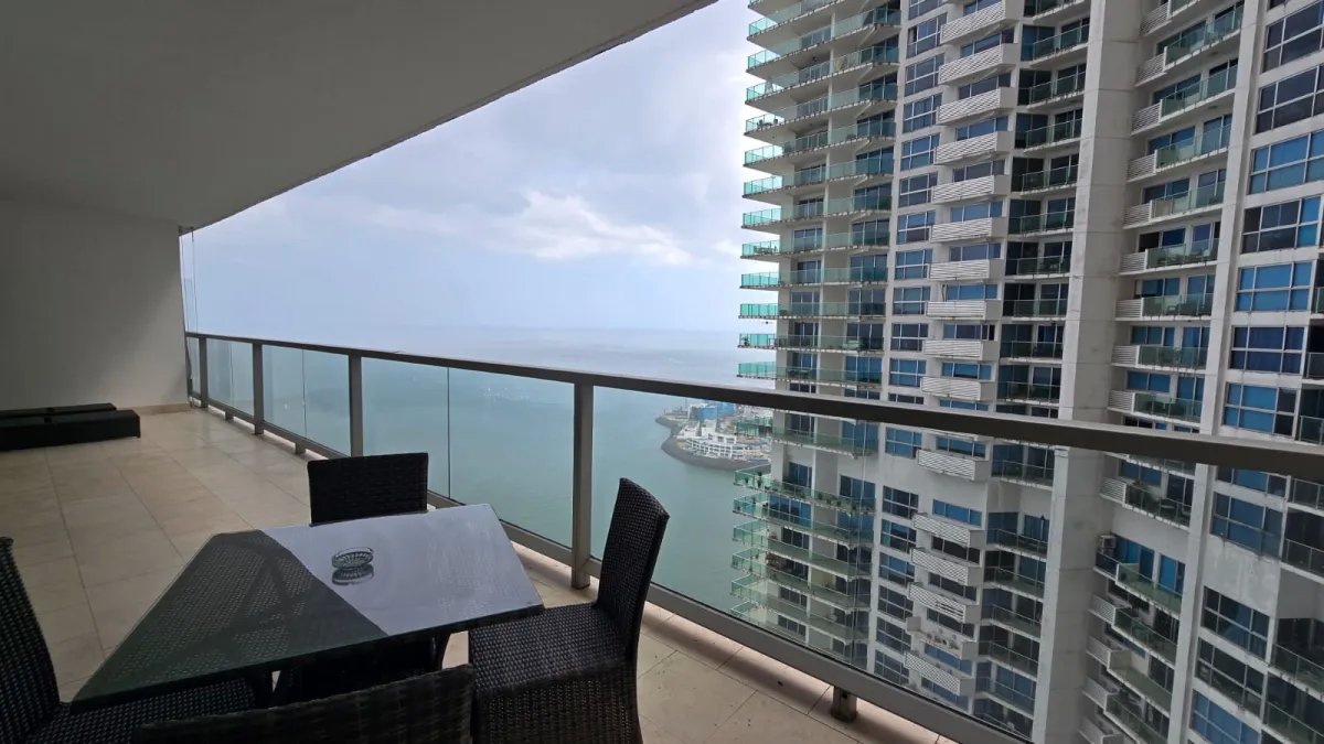 Apartment For Rent in Calle Punta Colón