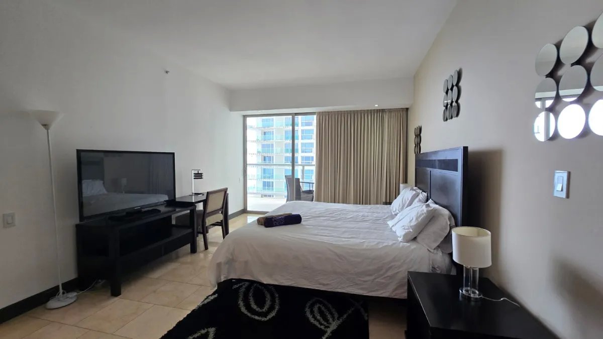 Apartment For Rent in Calle Punta Colón